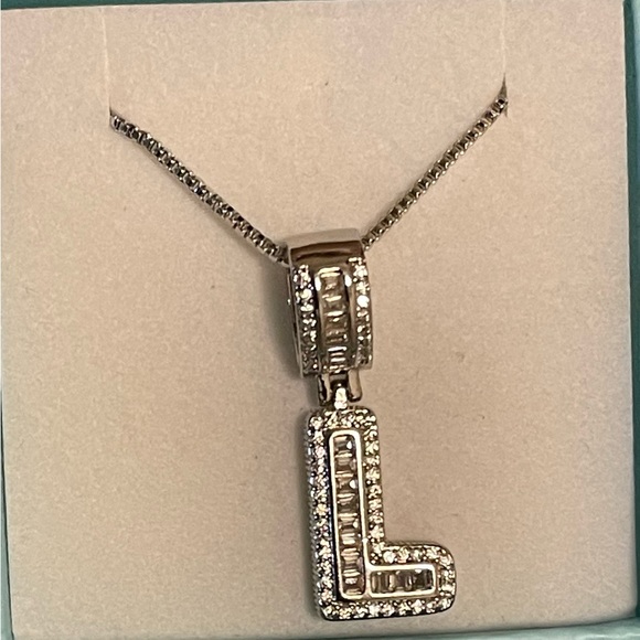 FASHION JEWELRY WOMEN’S SILVER COLOR STAINLESS STEEL CHAIN WITH MEDAL LETTER L - Picture 7 of 10